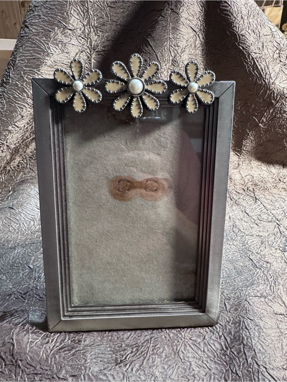 Floral Accent Metal Picture Frame in Gray with Cream Flower Details